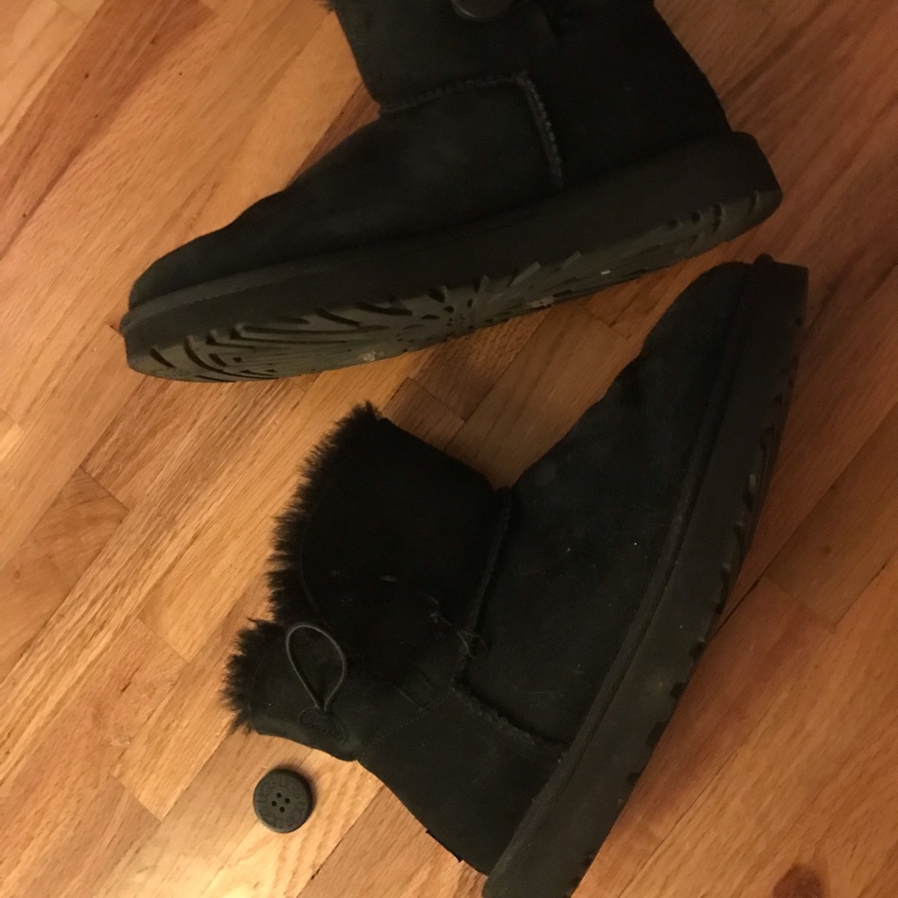 Mini Bailey Button Uggs - Size 10